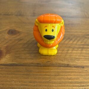 Fisher Price Little People lion as is
